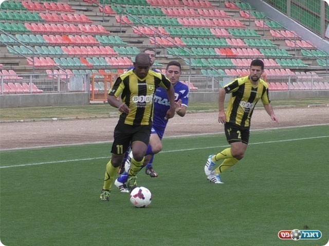 בדרך להבטחת העלייה לפלייאוף. דוס סנטוס (שקד מורג) 